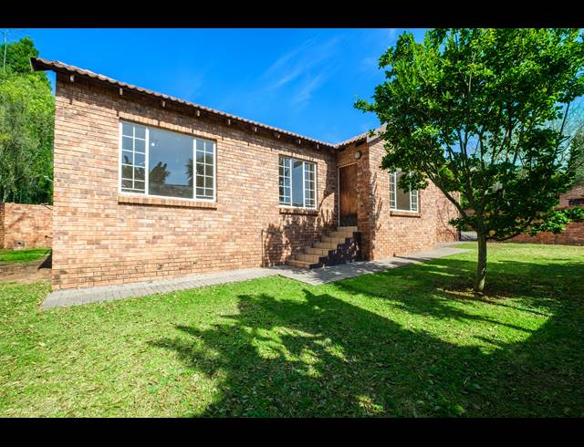3 BEDROOM TOWNHOUSE FOR SALE IN SUNDOWNER